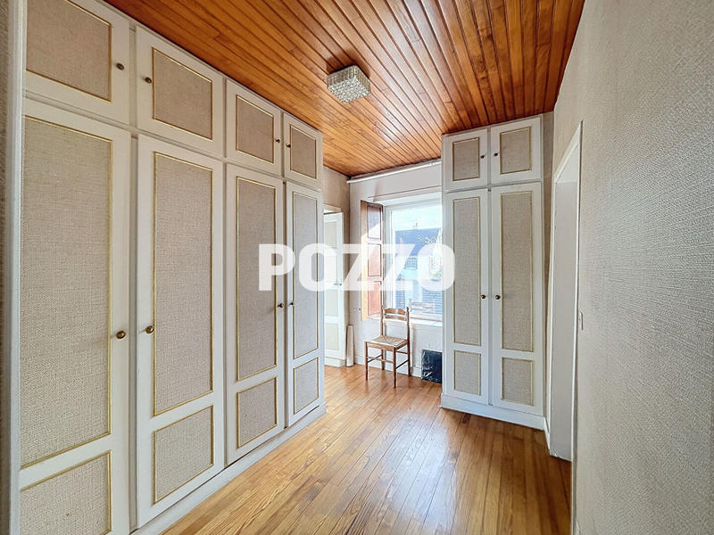 Maison - 420 m² - 12 pièces