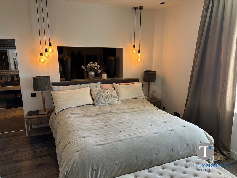 Maison traditionnelle - 267 m² - 9 pièces