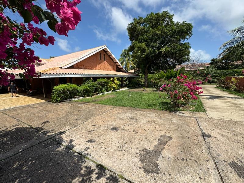 Maison - 233 m² - 6 pièces