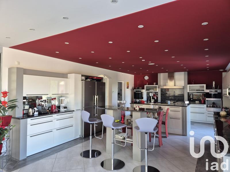 Maison - 300 m² - 8 pièces