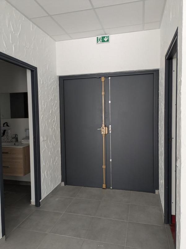 Local commercial - 167 m² - 4 pièces