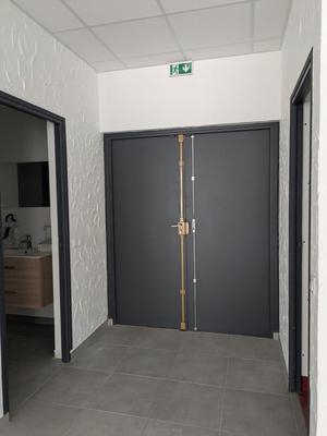 Local commercial - 167 m² - 4 pièces