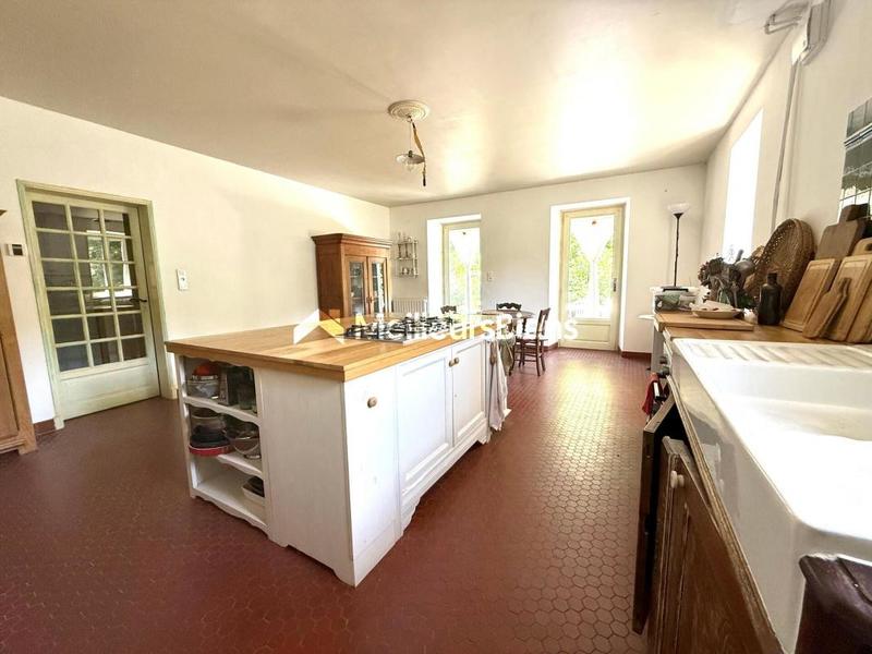 Maison - 180 m² - 8 pièces