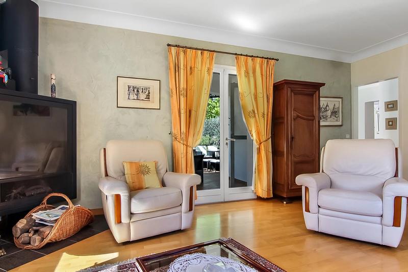 Maison - 238 m² - 9 pièces