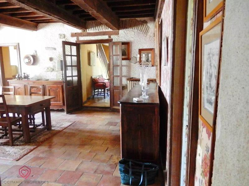 Demeure - 303 m² - 10 pièces