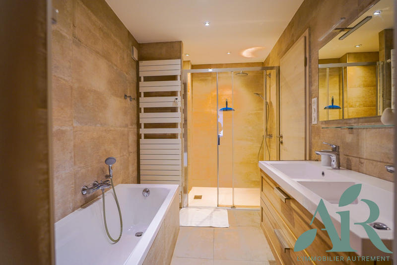 Appartement - 101 m² - 4 pièces