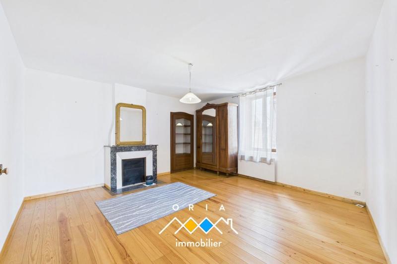 Maison - 235 m² - 10 pièces