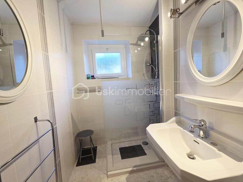 Maison - 186 m² - 8 pièces