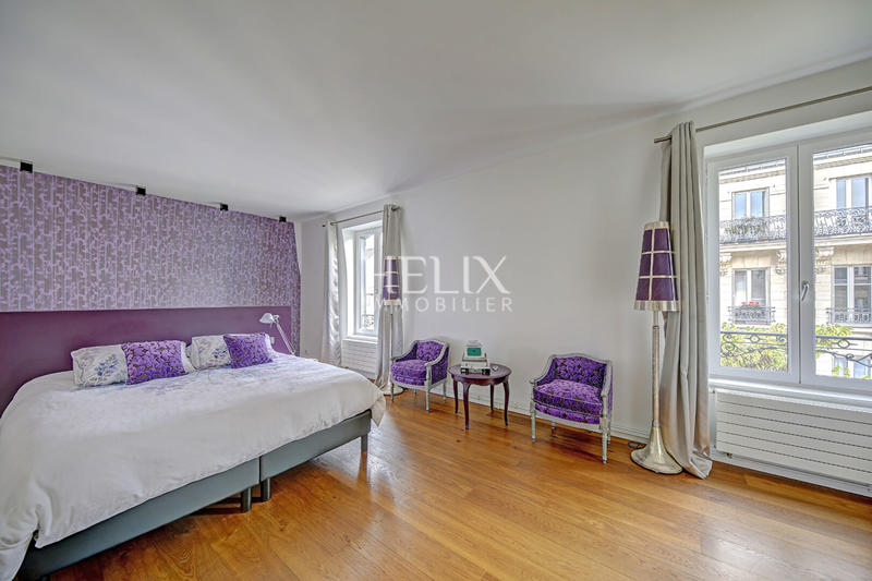 Maison - 250 m² - 8 pièces