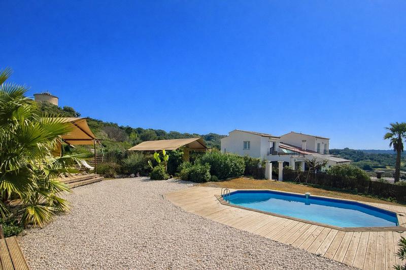 Propriété - 330 m² - 15 pièces