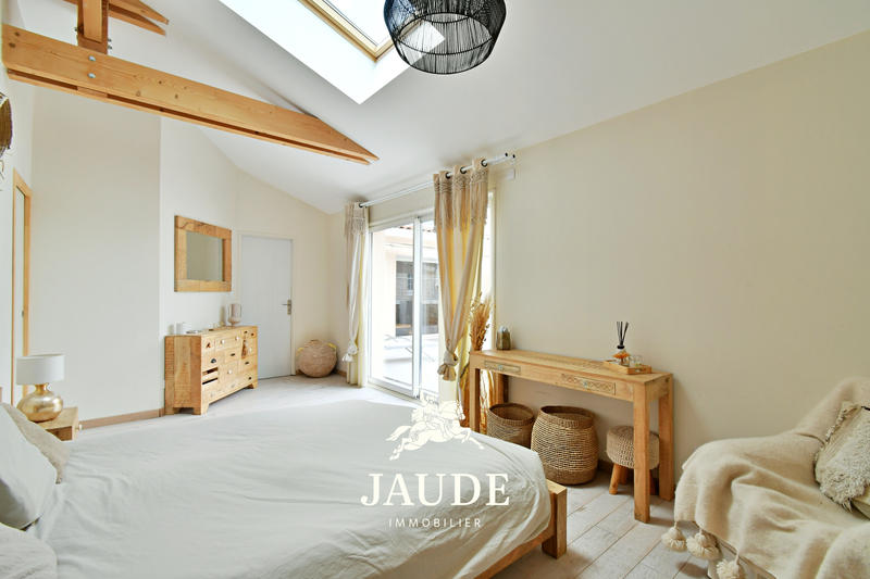 Maison - 236 m² - 9 pièces