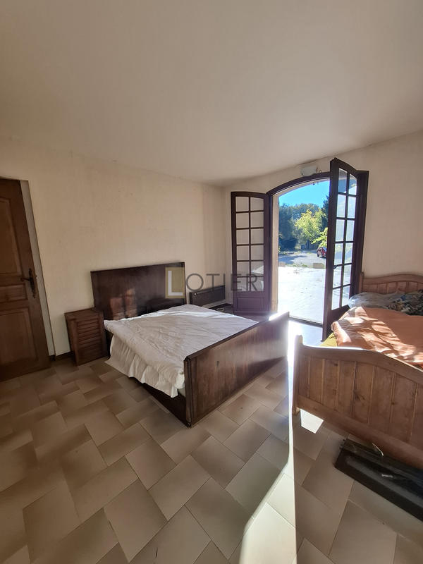 Maison - 220 m² - 7 pièces