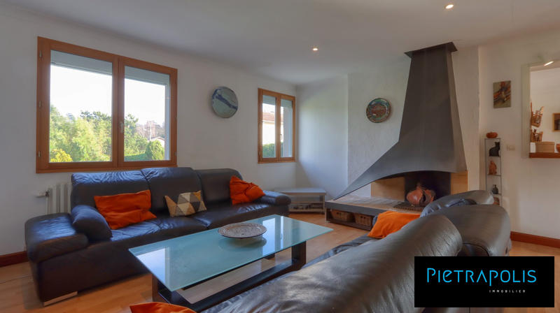 Maison - 270 m² - 9 pièces