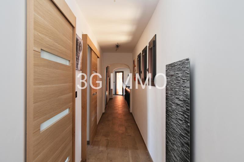 Maison - 330 m² - 9 pièces