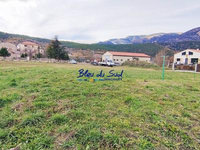 Terrain constructible - 1 080 m²