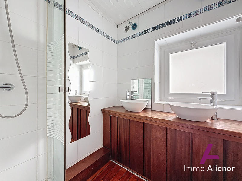 Maison - 188 m² - 9 pièces