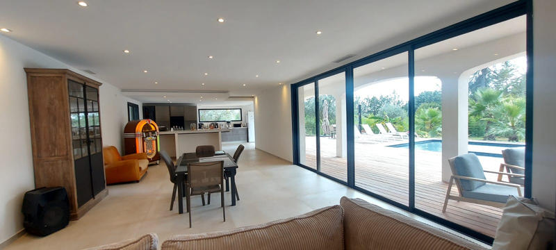Villa - 250 m² - 6 pièces