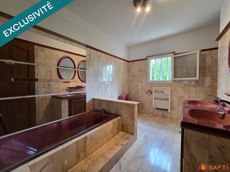 Maison - 225 m² - 10 pièces