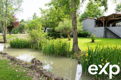 Maison - 750 m² - 16 pièces