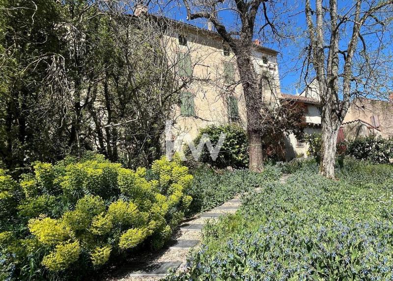 Maison de village - 200 m² - 8 pièces