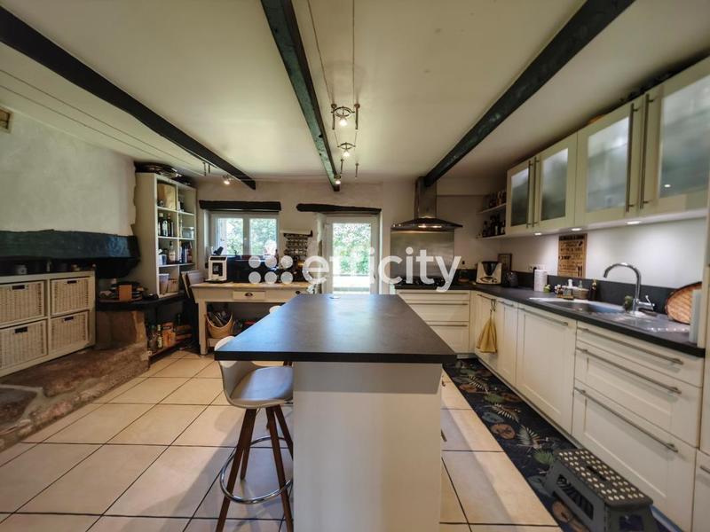 Propriété - 466 m² - 20 pièces