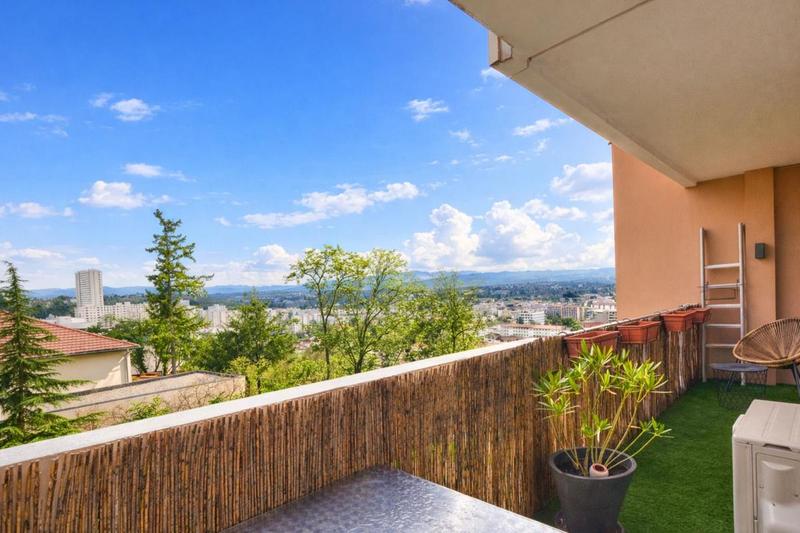 Appartement - 104 m² - 5 pièces