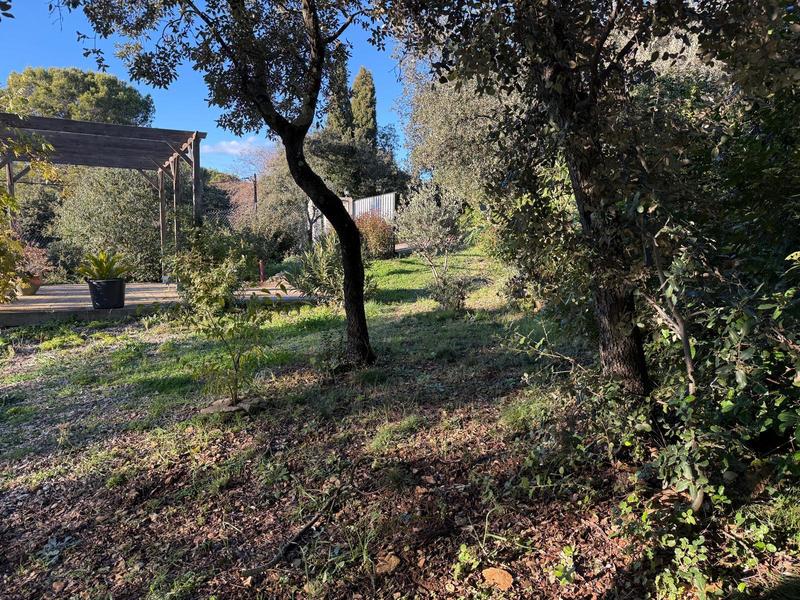 Maison - 1 400 m² - 5 pièces