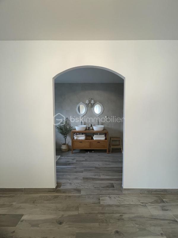 Maison - 222 m² - 7 pièces