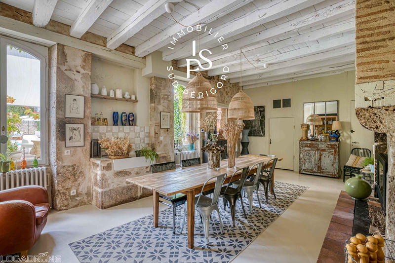 Demeure - 384 m² - 11 pièces