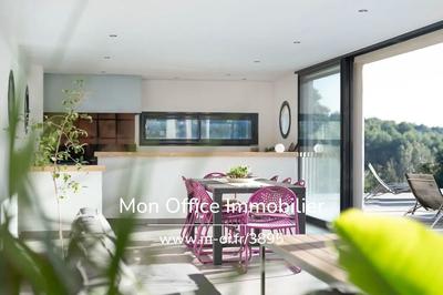 Maison - 212 m² - 7 pièces