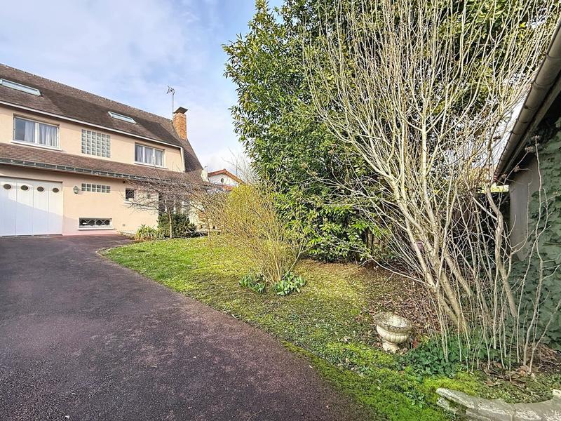 Maison - 253 m² - 7 pièces