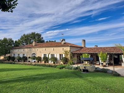 Maison - 557 m² - 16 pièces