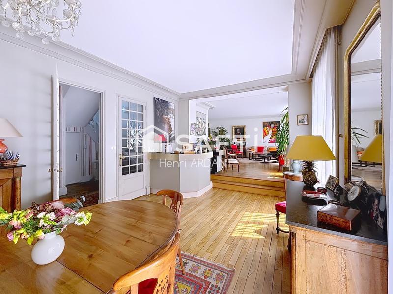 Maison - 210 m² - 7 pièces