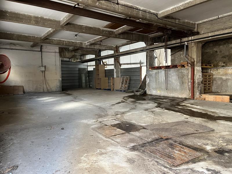 Entrepôt - 220 m²