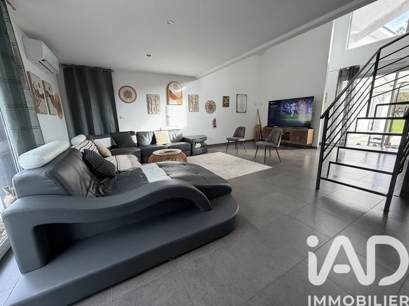 Maison - 213 m² - 7 pièces