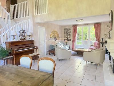 Maison - 180 m² - 7 pièces