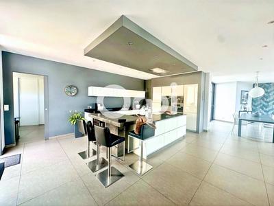 Maison - 195 m² - 4 pièces