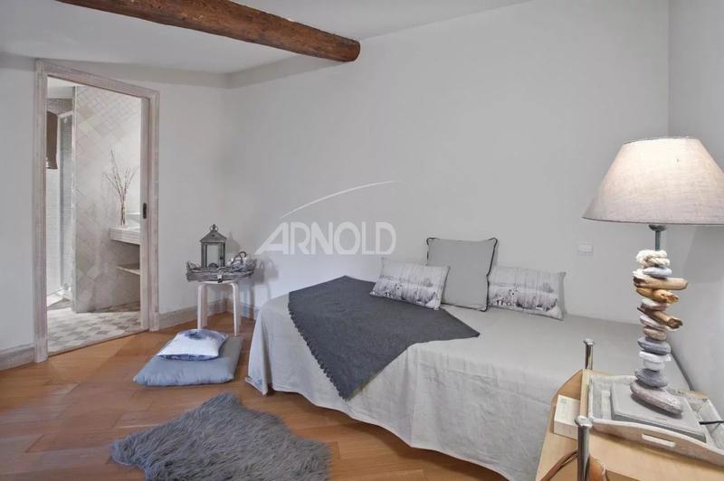 Maison - 236 m² - 10 pièces