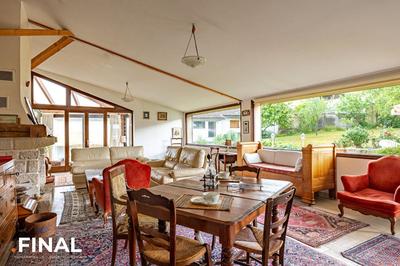 Maison - 208 m² - 8 pièces