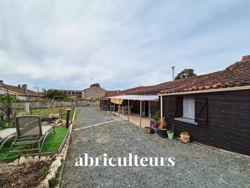 Maison - 230 m² - 6 pièces