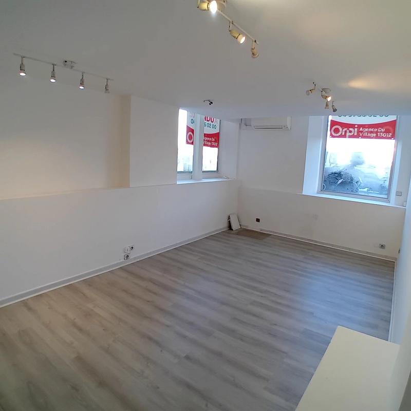 Local commercial - 111 m² - 4 pièces