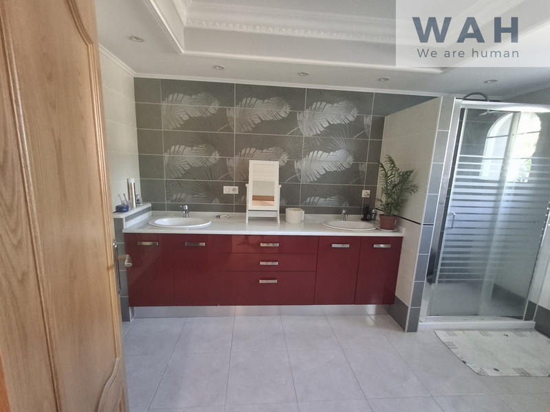 Maison - 180 m² - 4 pièces