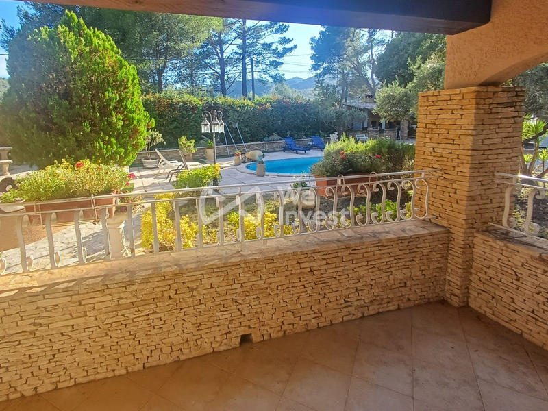 Maison - 230 m² - 7 pièces