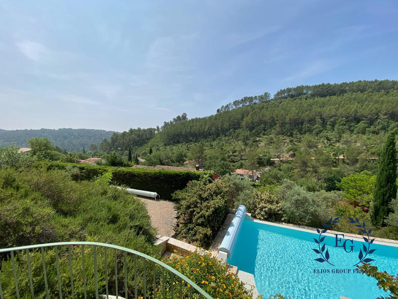 Maison traditionnelle - 198 m² - 6 pièces