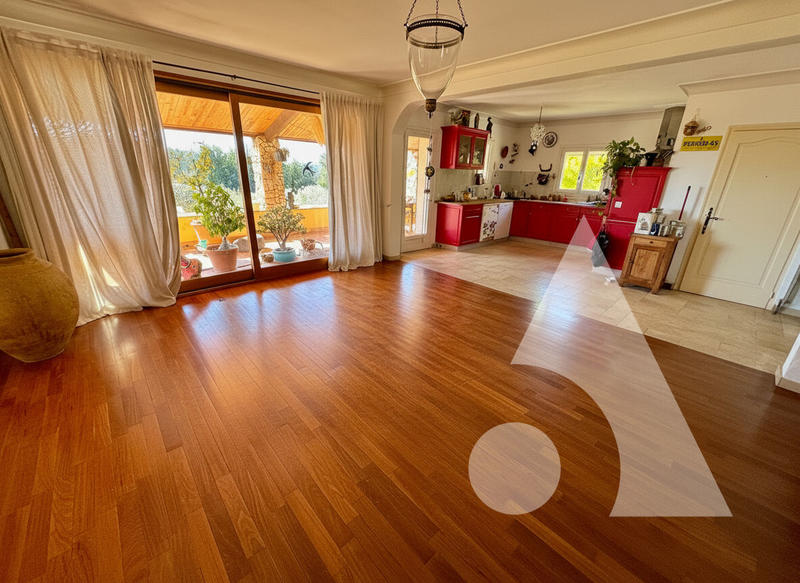 Maison - 180 m² - 5 pièces