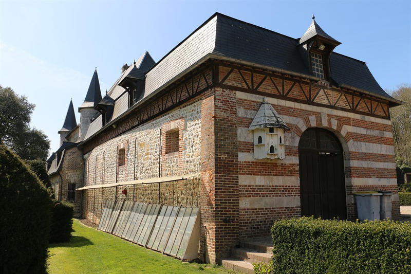 Château - 1 200 m² - 20 pièces