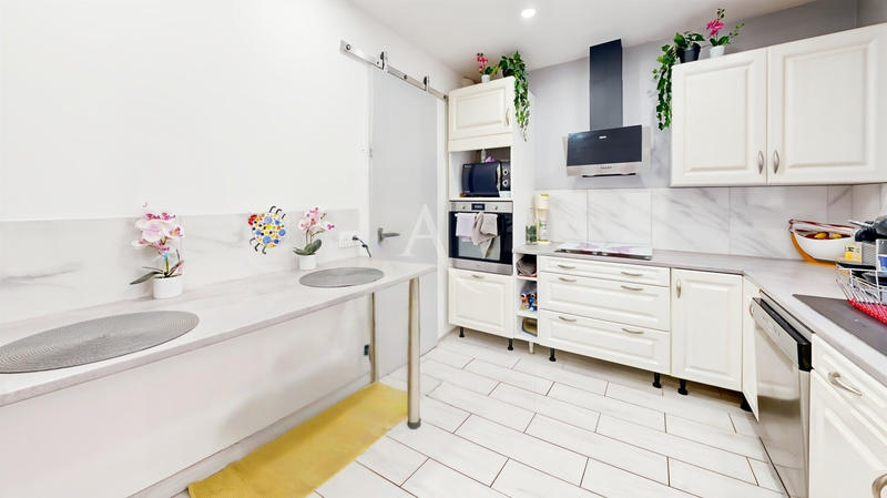 Maison - 88 m² - 6 pièces