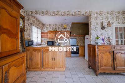 Maison - 212 m² - 8 pièces