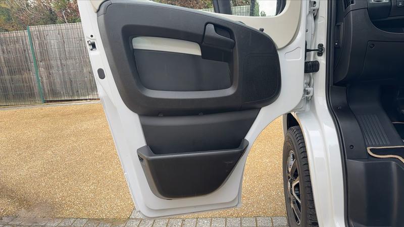 Bürstner Bc6005 2.2l HDi 140 Active - Toit ouvrant