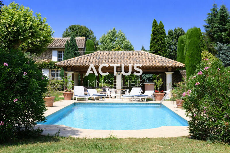 Maison - 434 m² - 13 pièces